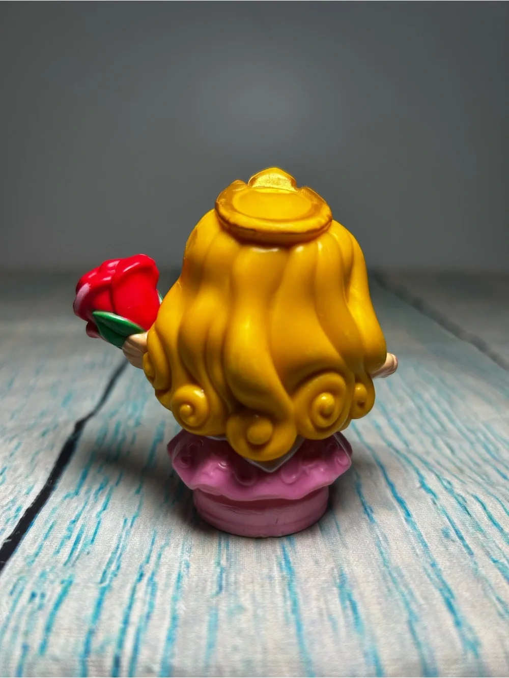 Fisher Price Little People Disney Princess Aurora Red Flowers toy neck Red Rose